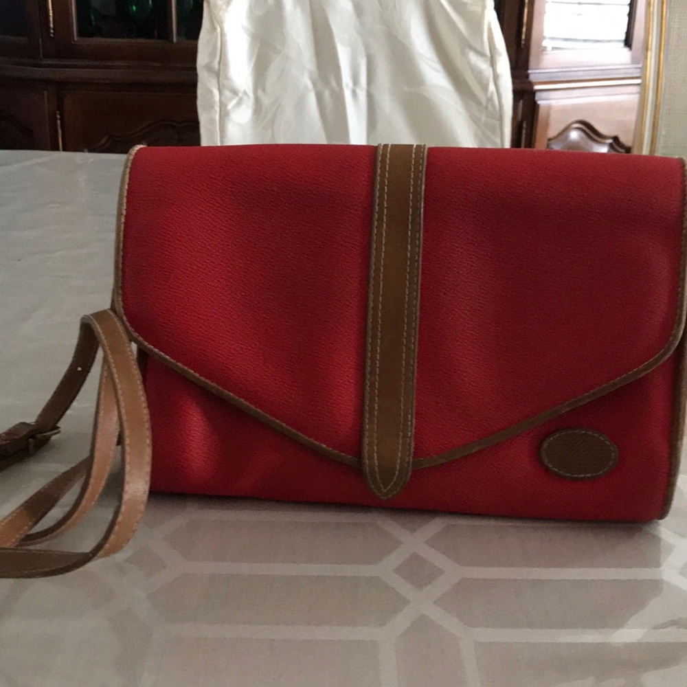 Hand bag with shoulder strap